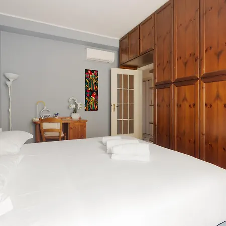 Guesthost - Unimi & Politecnico Roomy With Balcony Appartamento Milano