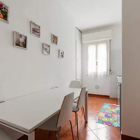 Appartamento Guesthost - Unimi & Politecnico Roomy With Balcony Milano