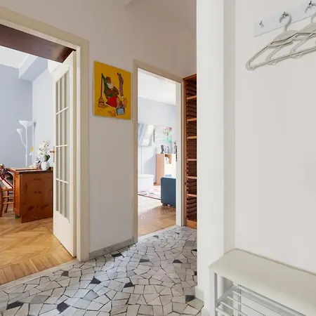Apartment Guesthost - Unimi & Politecnico Roomy With Balcony *